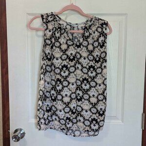Croft & Barrow Size Medium Black w/ White Floral Designs Sleeveless Top